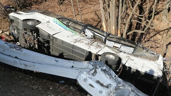 Estado del autobús estrellado en Japón después del accidente Estado del autobús estrellado en Japón después del accidente
