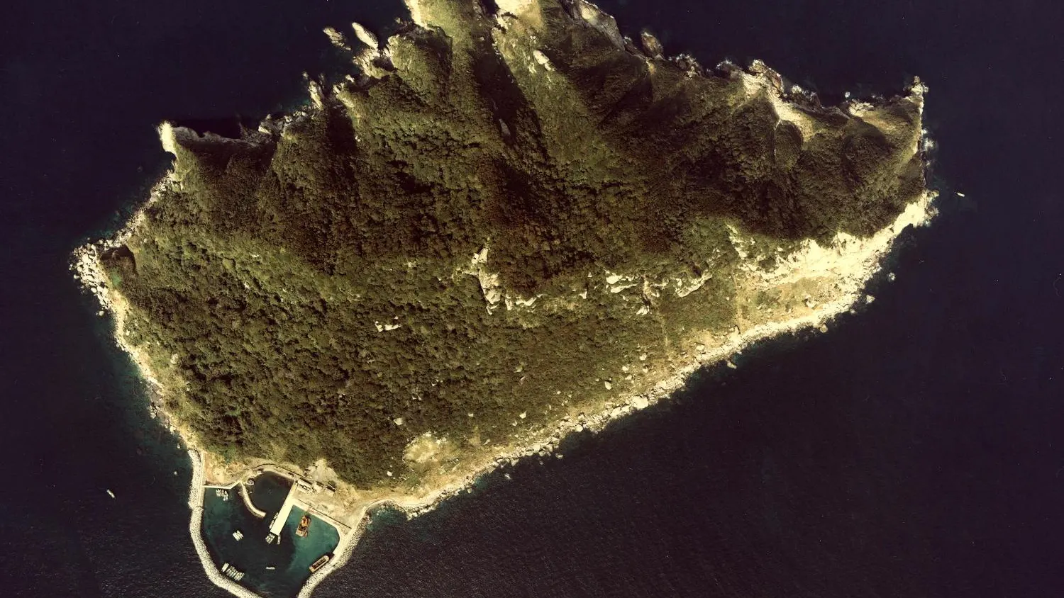 Vista aérea de la isla Okinoshima