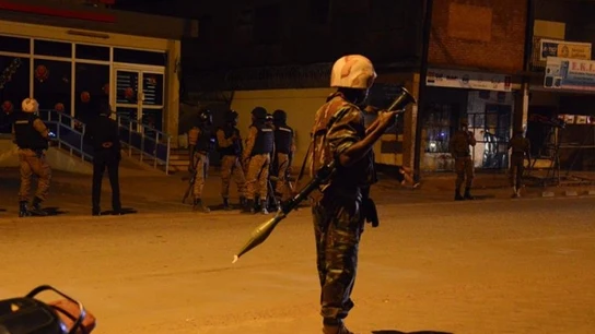 El asalto al hotel de Burkina deja 27 muertos, entre ellos, cuatro yihadistas y una treintena de heridos El asalto al hotel de Burkina deja 27 muertos, entre ellos, cuatro yihadistas y una treintena de heridos