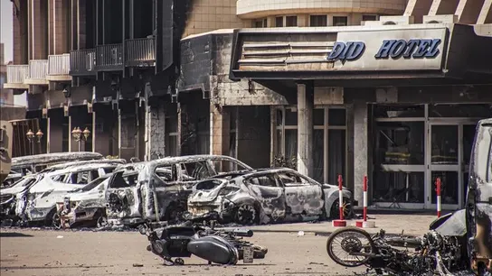El asalto al hotel de Burkina deja 26 muertos, entre ellos cuatro yihadistas El asalto al hotel de Burkina deja 26 muertos, entre ellos cuatro yihadistas