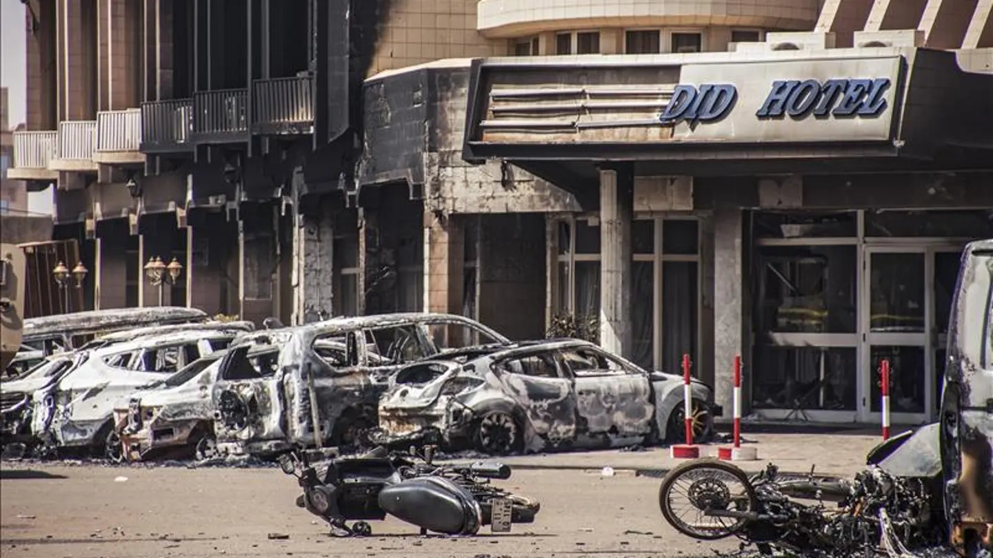 El asalto al hotel de Burkina deja 26 muertos, entre ellos cuatro yihadistas El asalto al hotel de Burkina deja 26 muertos, entre ellos cuatro yihadistas