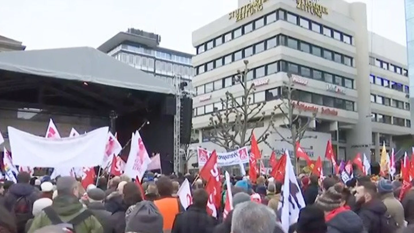 Unas 7.000 personas se manifiestan en Stuttgart contra el racismo en Alemania Unas 7.000 personas se manifiestan en Stuttgart contra el racismo en Alemania