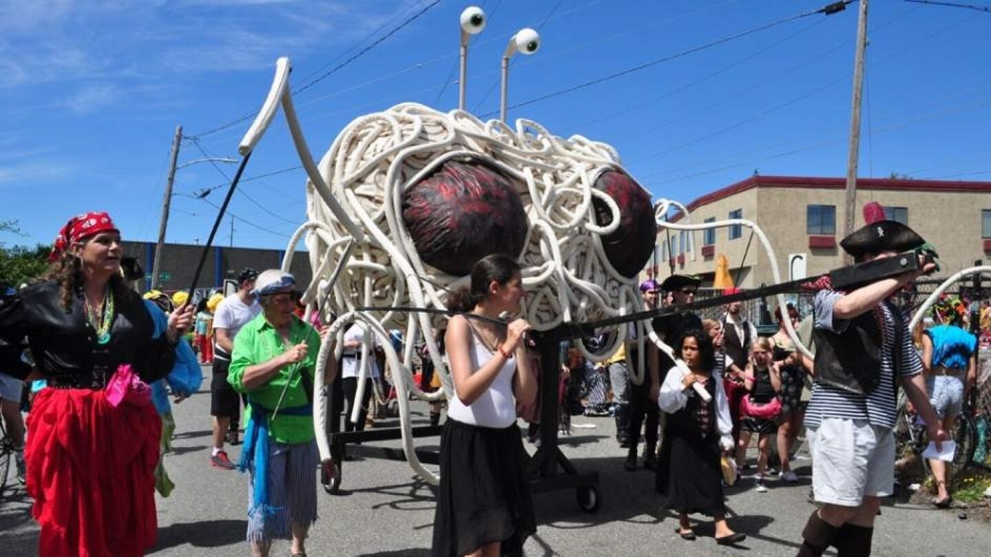 Procesi&oacute;n de seguidores de la Iglesia del Monstruo del Espagueti Volador