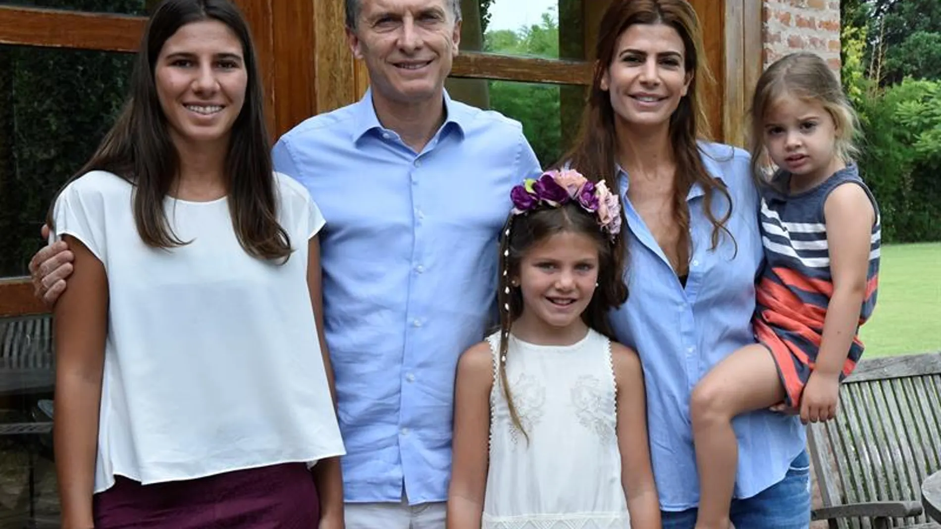 Mauricio Macri, con la familia de Alberto Nisman