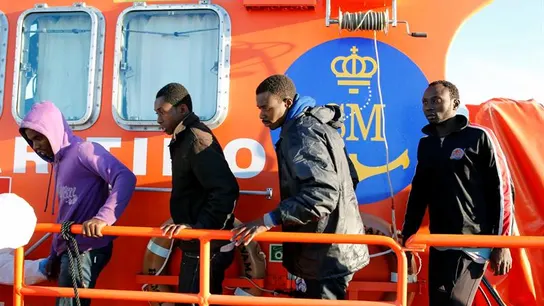 Inmigrantes rescatados por efectivos de Salvamento Marítimo Inmigrantes rescatados por efectivos de Salvamento Marítimo