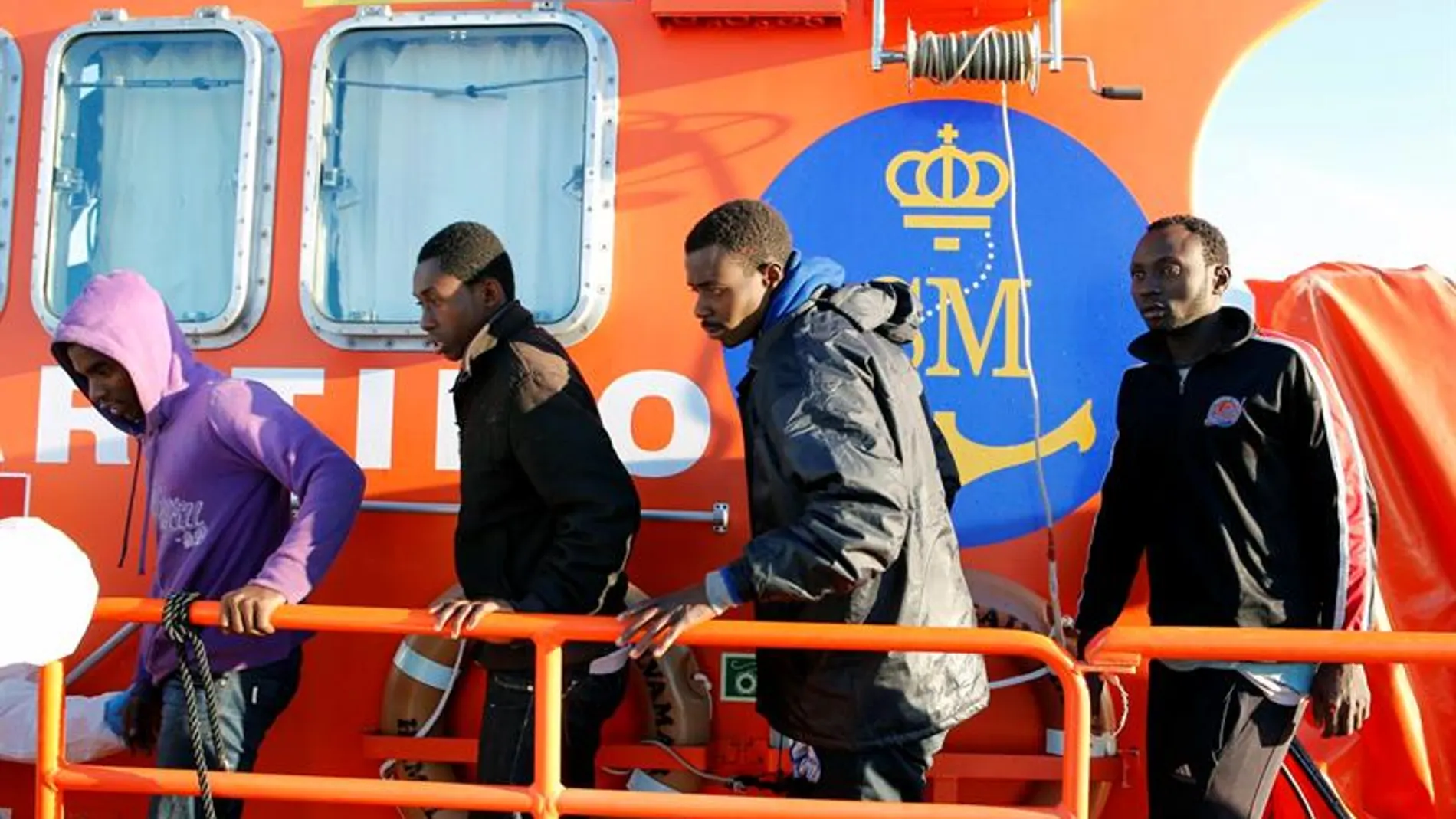 Inmigrantes rescatados por efectivos de Salvamento Marítimo