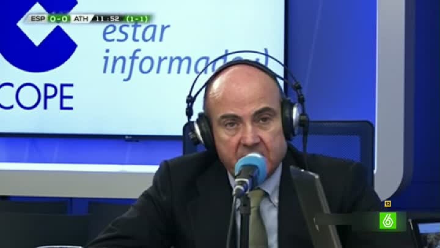 Luis de Guindos se pasa a locutor de f&uacute;tbol