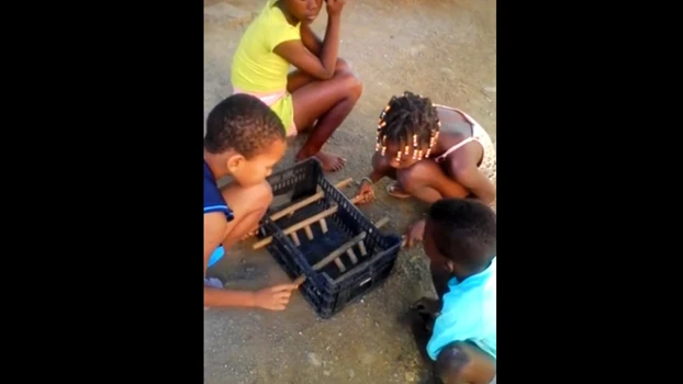 Futbolín reciclado en Cabo Verde