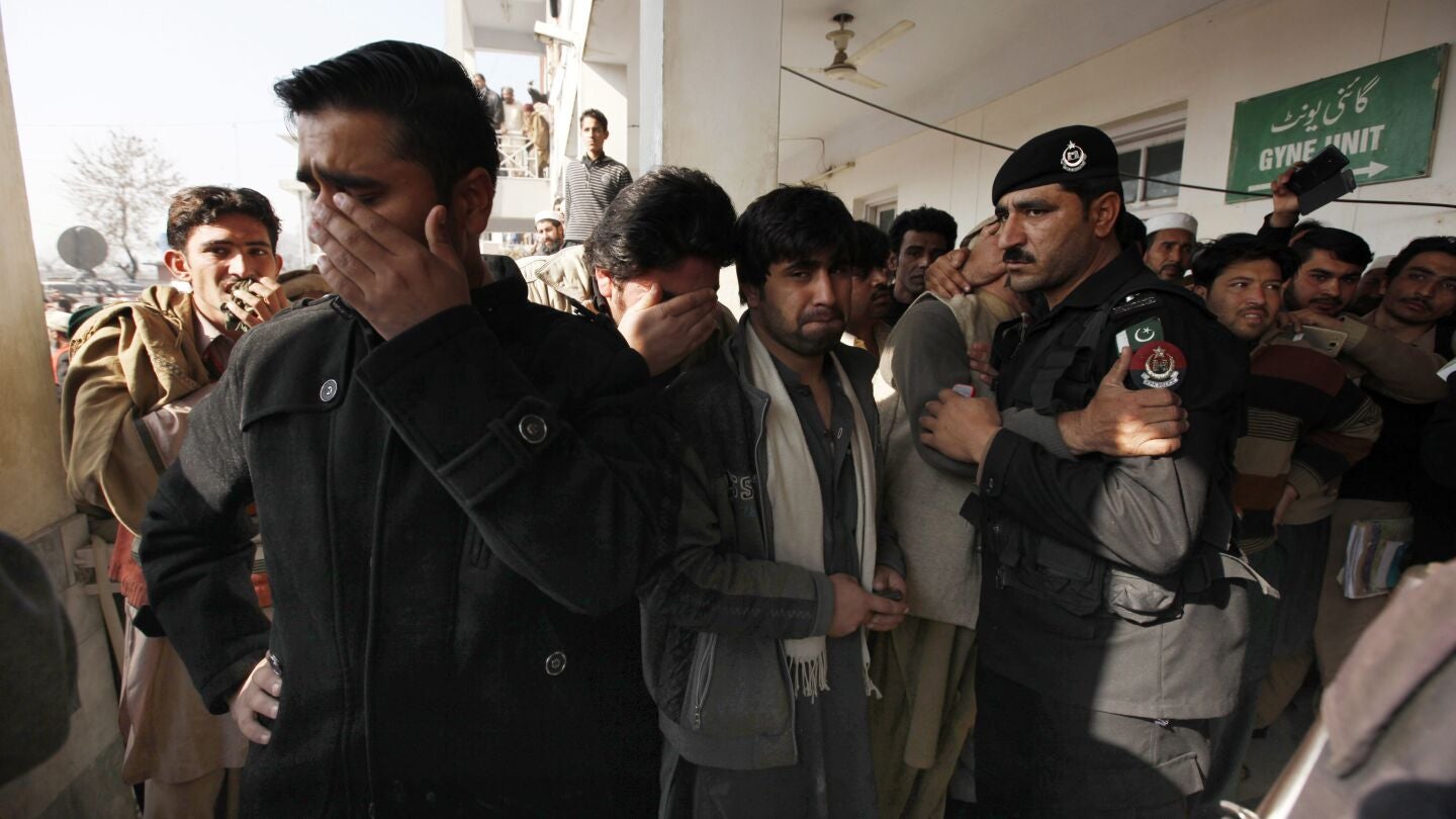 Entrada del hospital en Charsadda, donde est&aacute;n ingresadas algunas de las v&iacute;ctimas