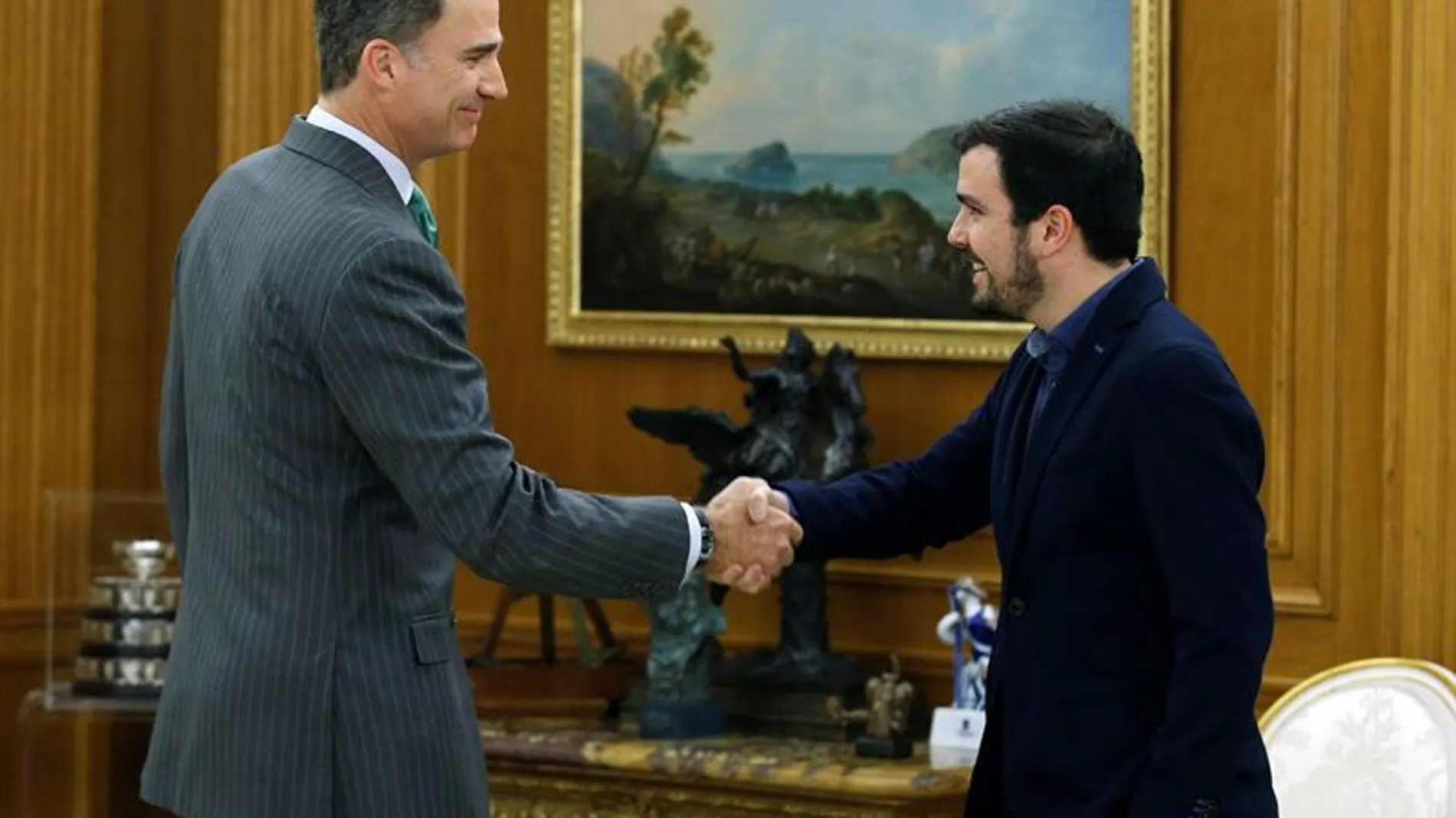 El rey Felipe recibe a Alberto Garzón en el Palacio de la Zarzuela