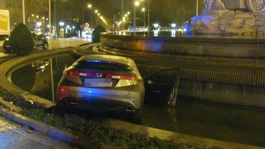 Imagen del vehículo siniestrado en Cibeles Imagen del vehículo siniestrado en Cibeles