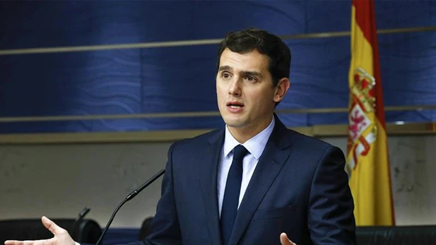 Albert Rivera ante los medios Albert Rivera ante los medios