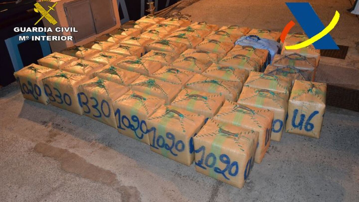 Imagen de los 1.470 kilos de hach&iacute;s incautados.