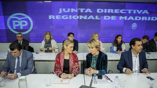 Cristina Cifuentes y Esperanza Aguirre, en la Junta Directiva Regional del PP Cristina Cifuentes y Esperanza Aguirre, en la Junta Directiva Regional del PP