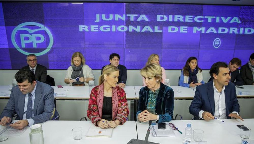 Cristina Cifuentes y Esperanza Aguirre, en la Junta Directiva Regional del PP