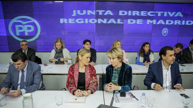 Cristina Cifuentes y Esperanza Aguirre, en la Junta Directiva Regional del PP