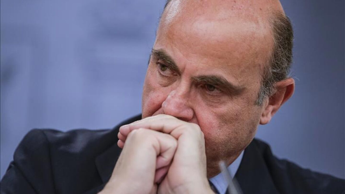 Luis de Guindos, este viernes, durante la rueda de prensa posterior a la reuni&oacute;n del Consejo de Ministros