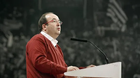 Miquel Iceta, sobre Rajoy: "En lugar de presentar un programa ante la Cámara, se esconde en Moncloa esperando un milagro" Miquel Iceta, sobre Rajoy: "En lugar de presentar un programa ante la Cámara, se esconde en Moncloa esperando un milagro"