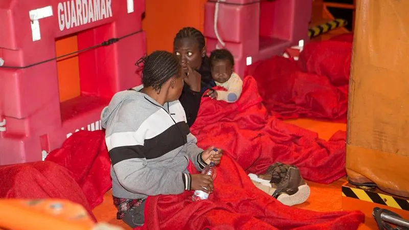 Dos mujeres y un niño rescatados por Salvamento Marítimo Dos mujeres y un niño rescatados por Salvamento Marítimo