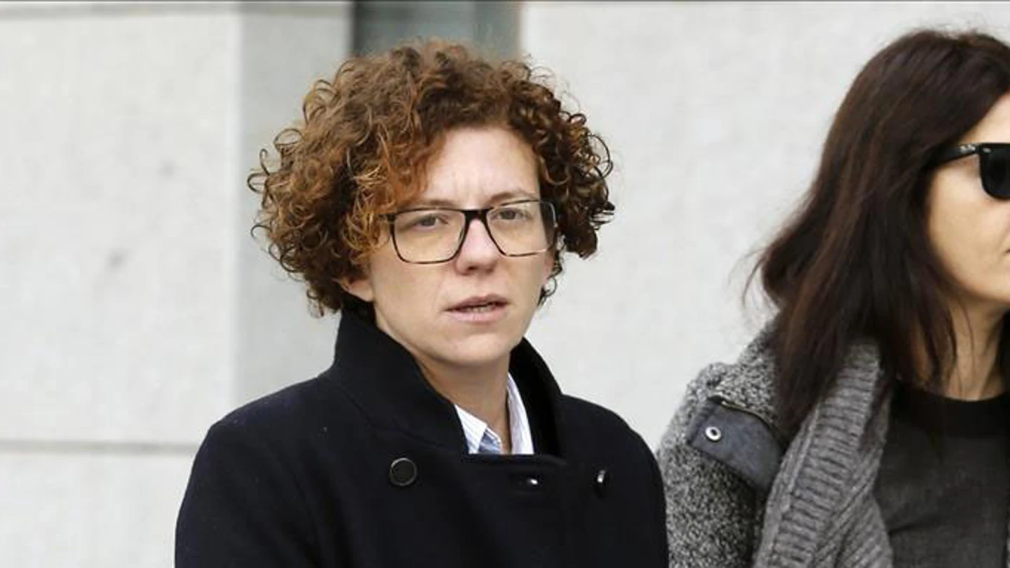 Marisol Moreno, edil de Podemos multada por injurias al rey Juan Carlos Marisol Moreno, edil de Podemos multada por injurias al rey Juan Carlos