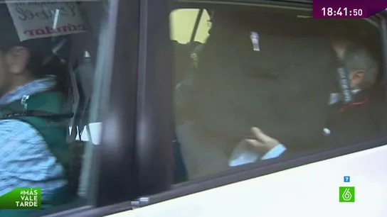 Alfonso Rus intenta ocultar su rostro Alfonso Rus intenta ocultar su rostro