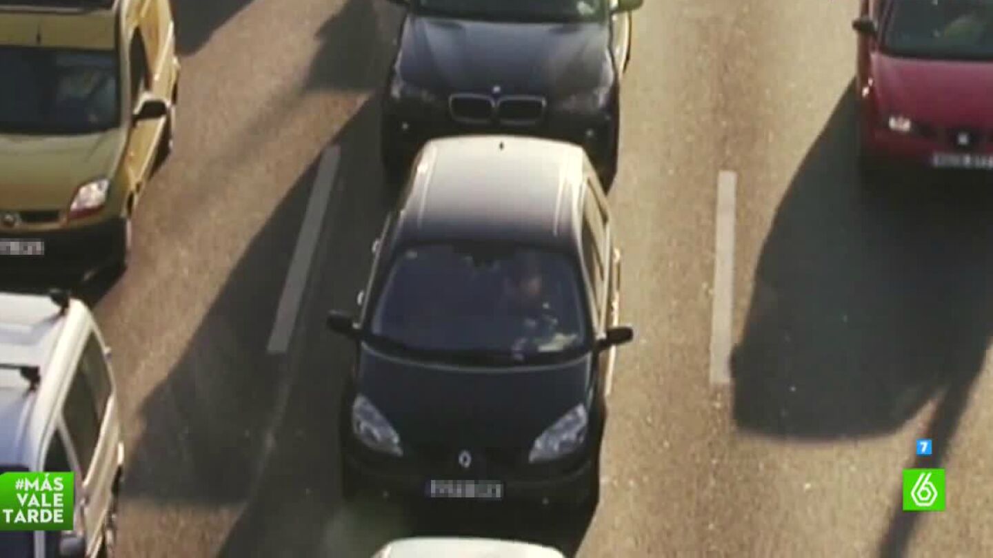 Coches circulando por la carretera