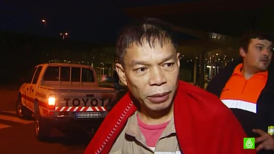 Un tripulante rescatado de su embarcación Un tripulante rescatado de su embarcación