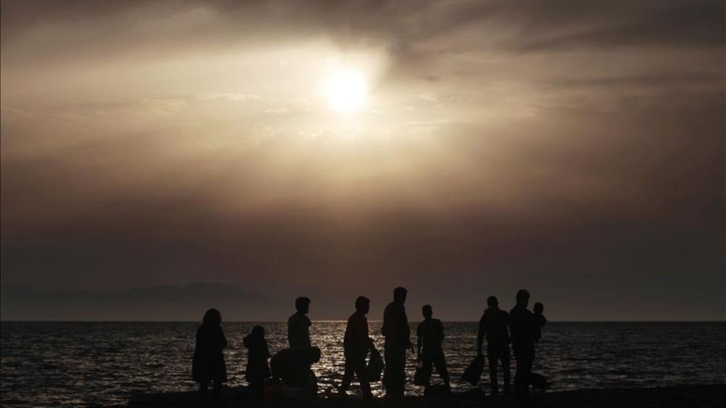 M&aacute;s refugiados llegando a costas griegas