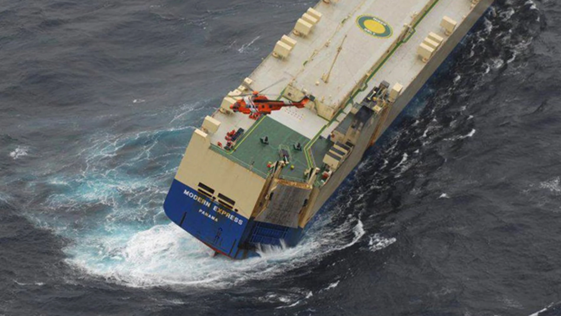 Rescate de 22 tripulantes por Salvamento Marítimo