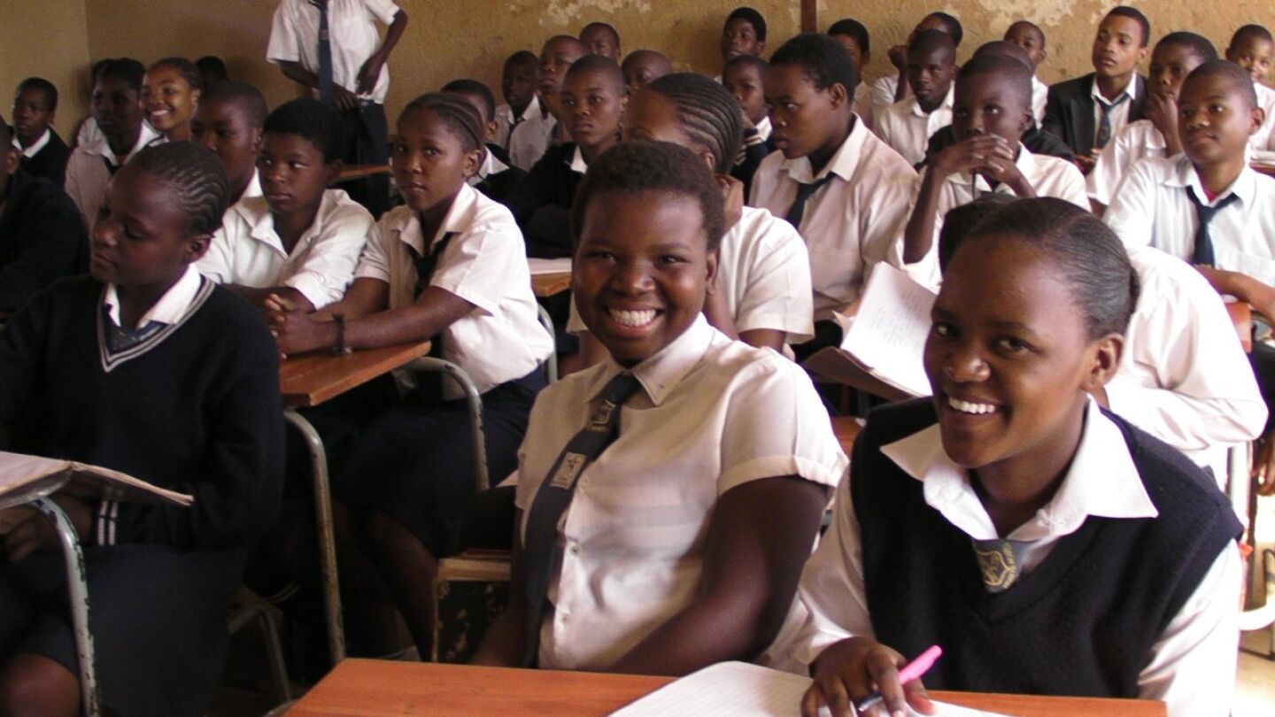 J&oacute;venes sudafricanas en el colegio