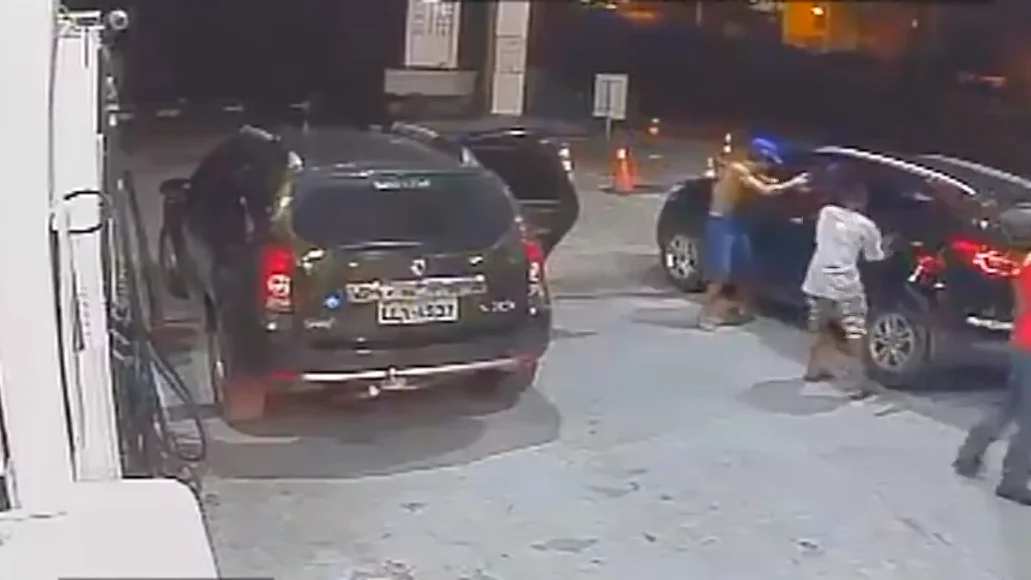 Unos niños atracan una gasolinera