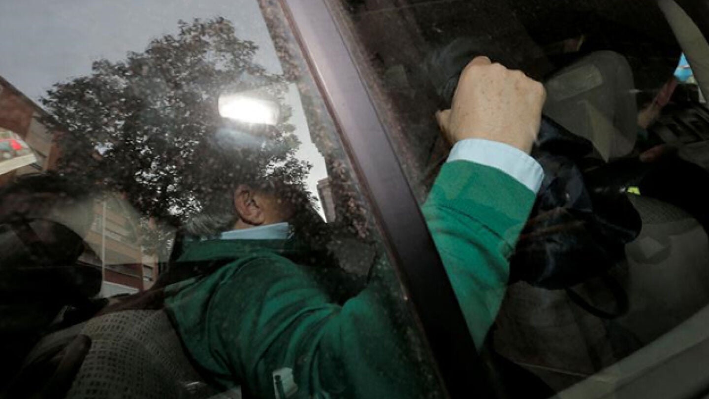 Alfonso Rus en su llegada a comandancias de la Guardia Civil