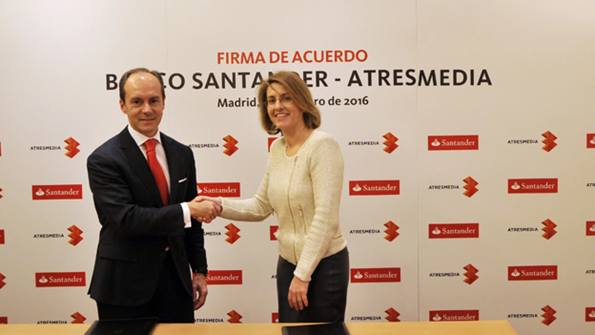 Aboukhair, Country Head de Santander España, y Patricia Pérez, Directora Corporativa de Atresmedia