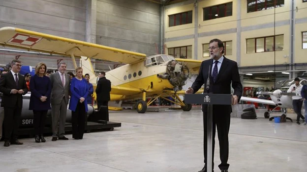 Rajoy habla ante un grupo de periodistas