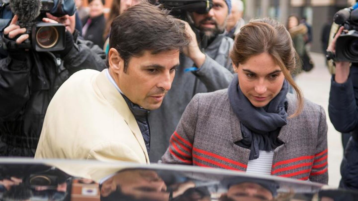 Francisco Rivera acompa&ntilde;ado por su esposa, Lourdes Montes