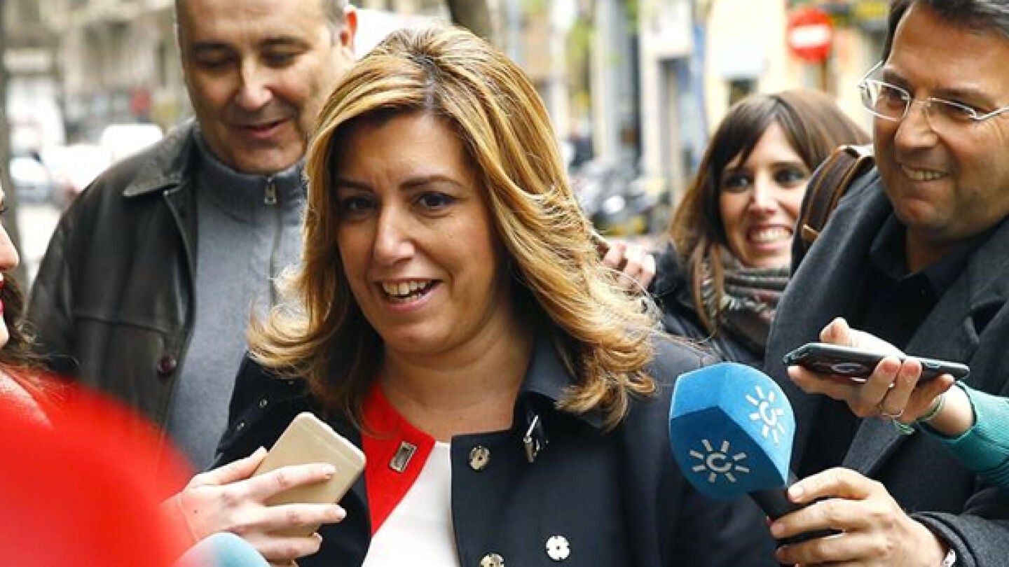 Susana D&iacute;az habla con los medios de comunicaci&oacute;n