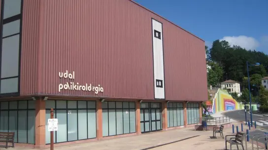Exteriores del polideportivo de Errenteria. Exteriores del polideportivo de Errenteria.