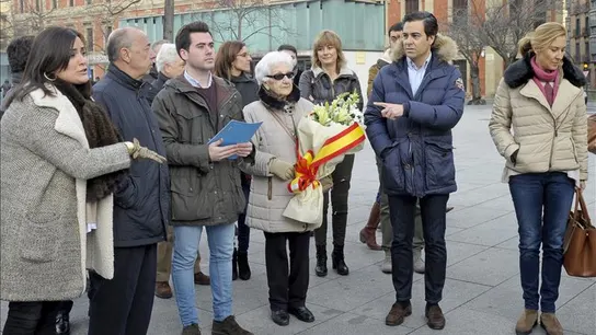 Autoridades y políticos navarros homenajean a Jiménez Becerril y a su esposa Autoridades y políticos navarros homenajean a Jiménez Becerril y a su esposa