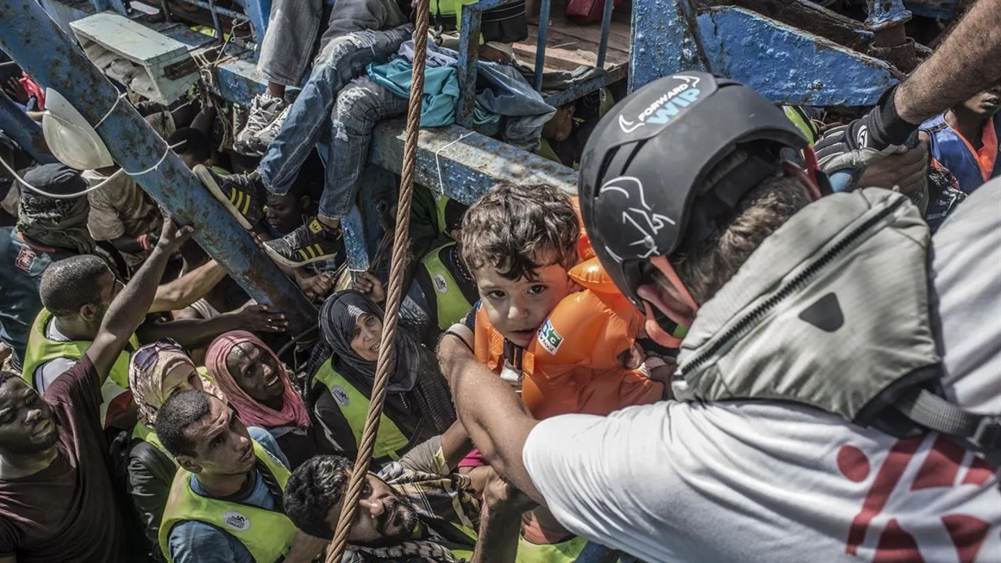 Una ong denuncia que la Unión Europea contempla criminalizar la asistencia personal humanitaria a los refugiados Una ong denuncia que la Unión Europea contempla criminalizar la asistencia personal humanitaria a los refugiados