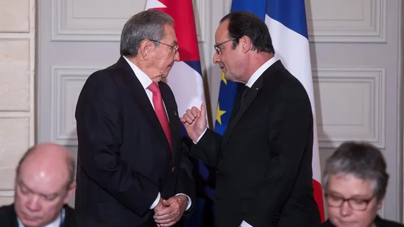 Raúl Castro y François Hollande