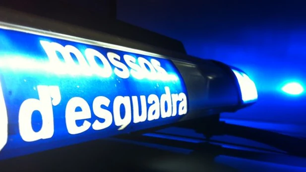 Luces de un coche de los Mossos