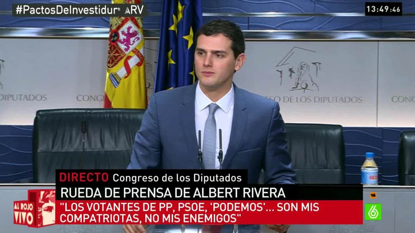 Albert Rivera habla con los medios