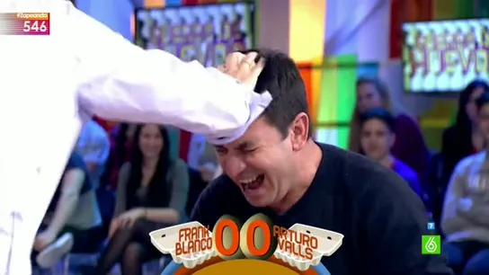 Arturo Valls, en la guerra de huevos Arturo Valls, en la guerra de huevos