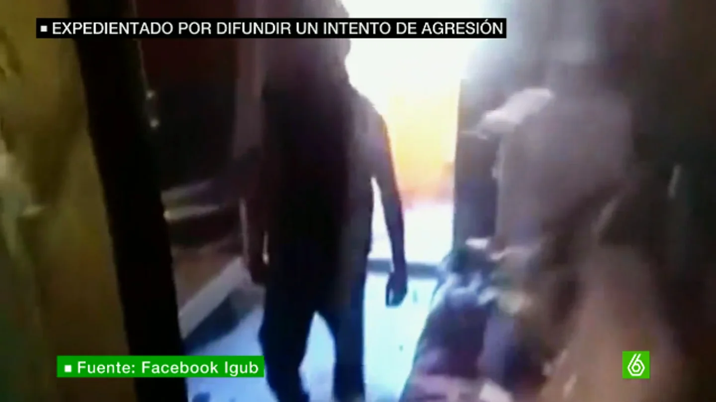 Momento de la agresión grabado por el Mosso d'Esquadra Momento de la agresión grabado por el Mosso d'Esquadra