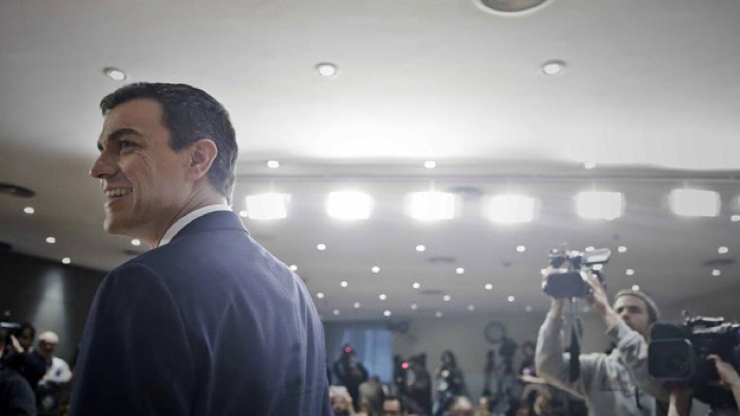Pedro S&aacute;nchez tras su rueda de prensa en el Congreso
