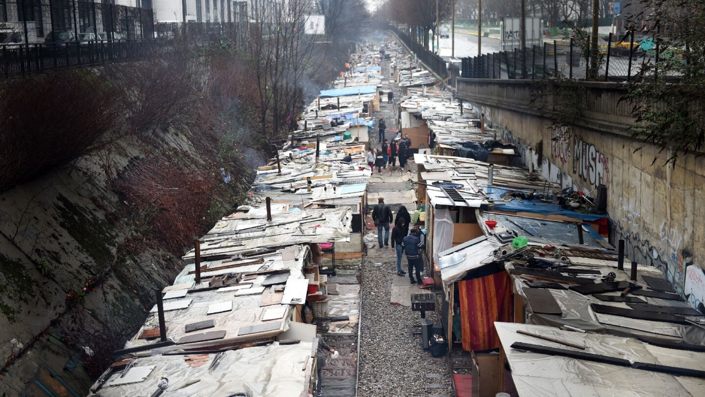 Imagen del campamento de chabolas que ha sido desalojado al norte de Par&iacute;s