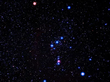 La constelación de Orión, donde destaca la rojiza Betelgeuse La constelación de Orión, donde destaca la rojiza Betelgeuse