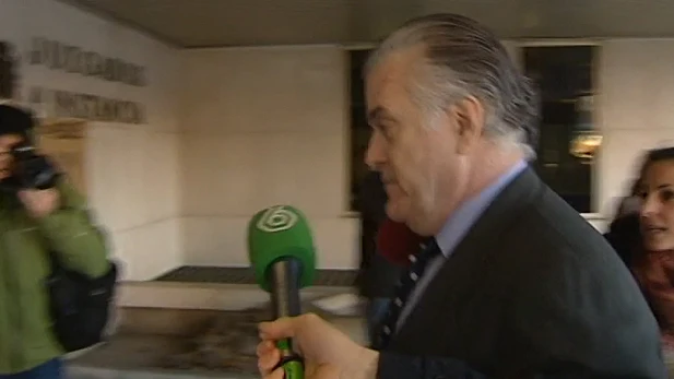 Bárcenas no habla a su llegada al juzgado Bárcenas no habla a su llegada al juzgado