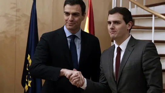 Pedro Sánchez y Albert Rivera se reúnen en el Congreso Pedro Sánchez y Albert Rivera se reúnen en el Congreso