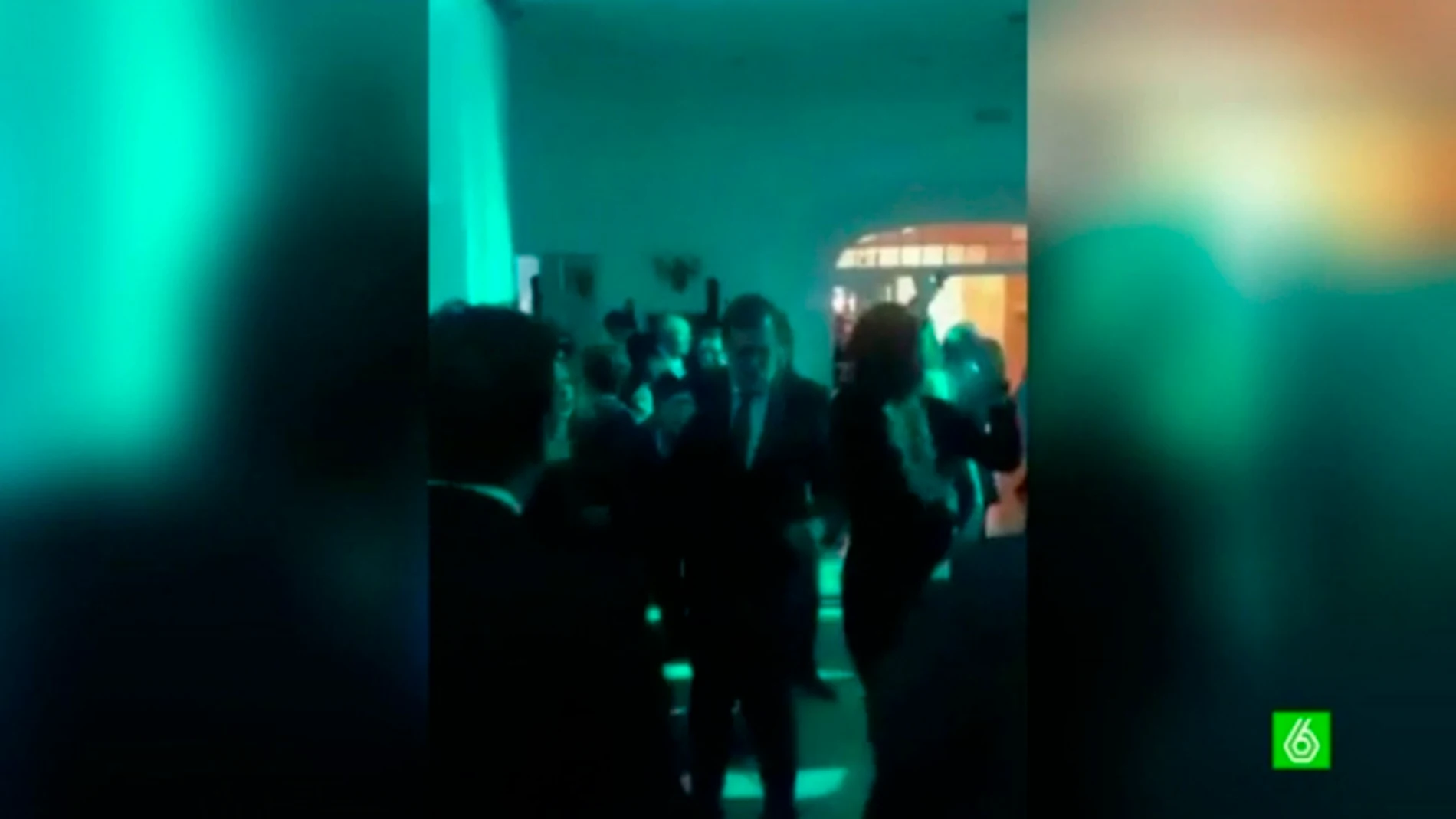 La imagen de Rajoy bailando 'Mi gran noche' de Raphael